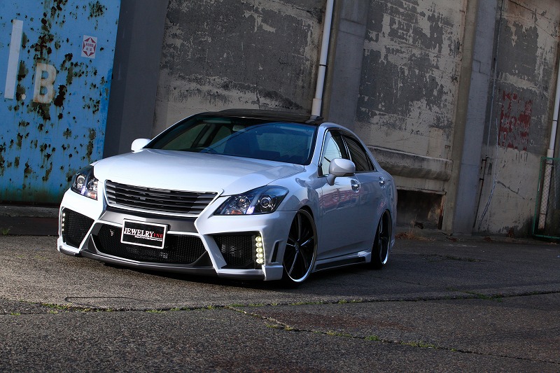 Toyota Crown athlete Black